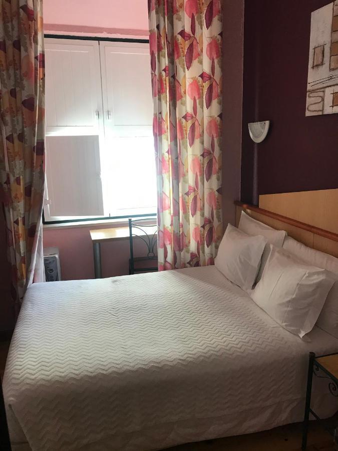 Quarto Individual com Casa de Banho Partilhada